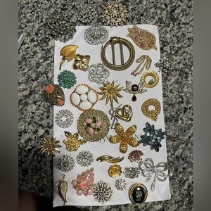 VINTAGE JEWELRY LOT 30+  Brooches
